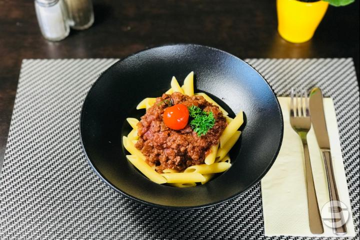 Penne Bolognese - Le Metropole
