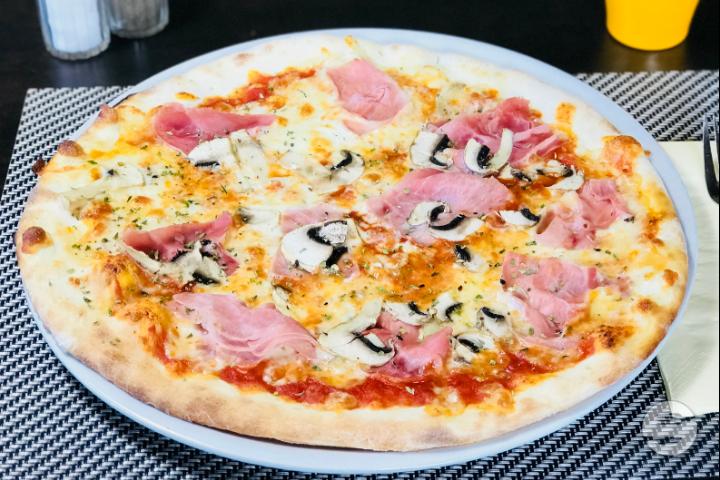 Pizza Santa Lucia - Le Metropole