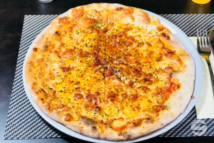 Pizza Margherita - Le Metropole