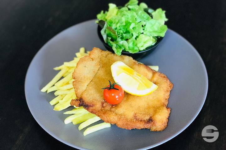 Breaded chicken escalope - Le Metropole
