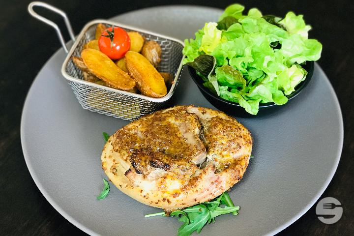 Poached & roasted pork hock - Le Metropole
