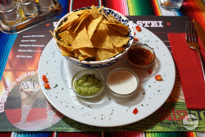 Chips & dips nachos - Salsa Grill Mexican BBQ & Steaks
