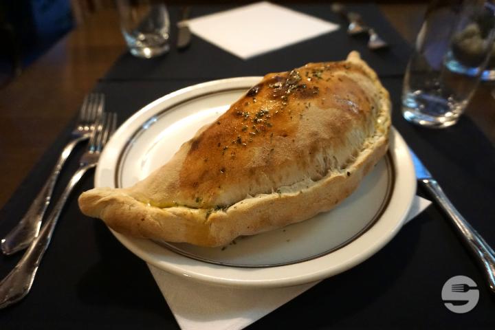 Pizza Calzone - Ristorane Toscana