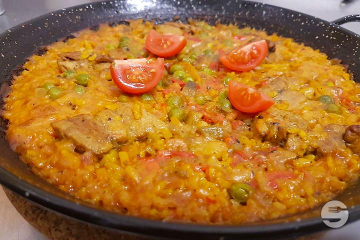 Chicken and pork paella - Bodega 21