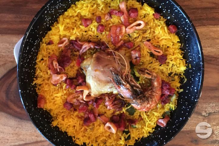 Chicken and gambas paella - Bodega 21