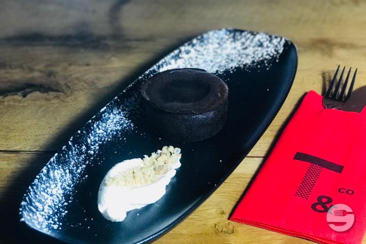 Chocolate Cake - Tartares & Co
