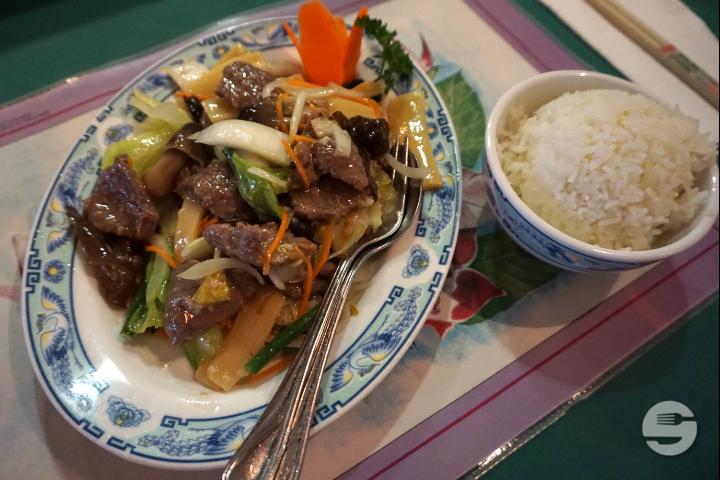 Chop-suey with garnish of choice - Hong Kong Dragon