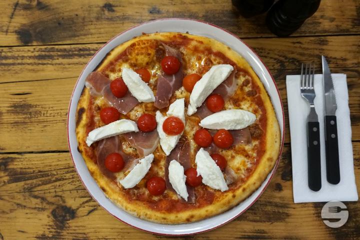 Wunschpizza + Getränk - Zuger Garden
