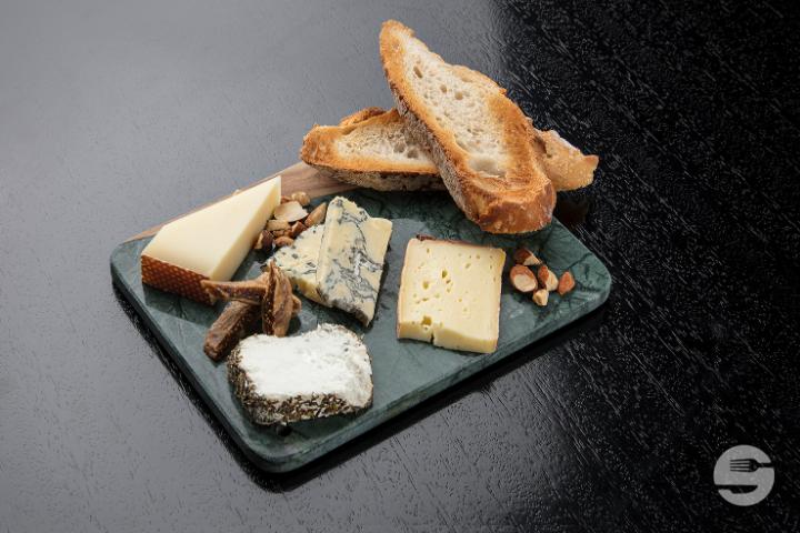Mix of cheese - Le Patio Boeuf & Homard