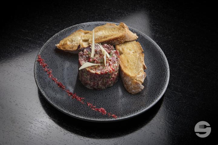 Tartare de Boeuf 160gr - Le Patio Boeuf & Homard