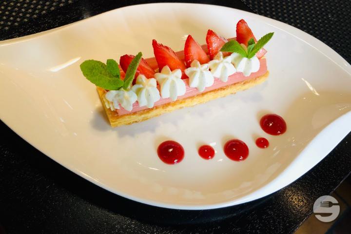 Tarte aux Fraises et Rhubarbe - Le Patio Boeuf & Homard