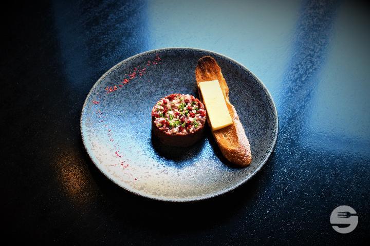 Tartare de cerf au couteau - Le Patio Boeuf & Homard
