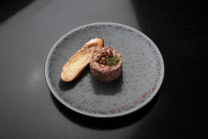 Hand-minced beef tartare - Le Patio Boeuf & Homard