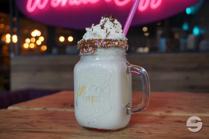 Vanilla Shake - WonderWaffel