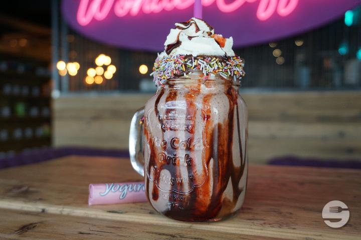 Yogurette Shake - WonderWaffel