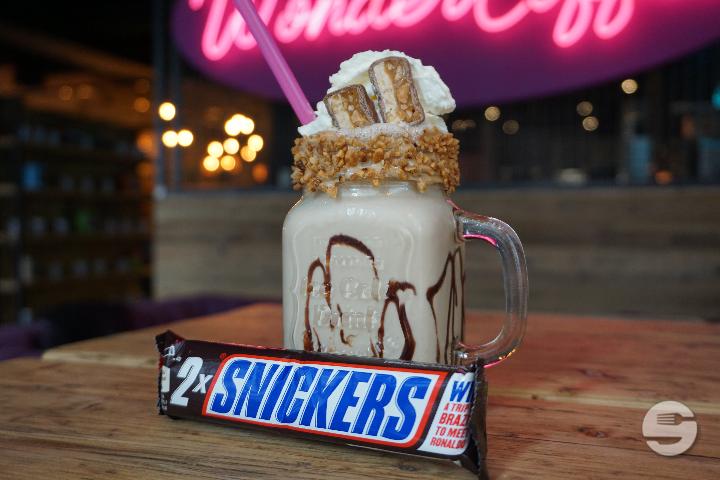 Snickers Shake - WonderWaffel