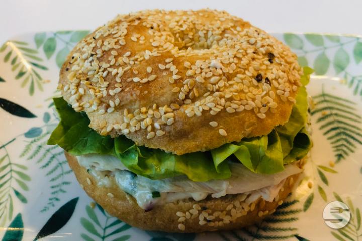 Bagel artisanal au poulet - Sandy Point
