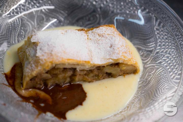 Apple Strudel & vegan custard - MU-Food