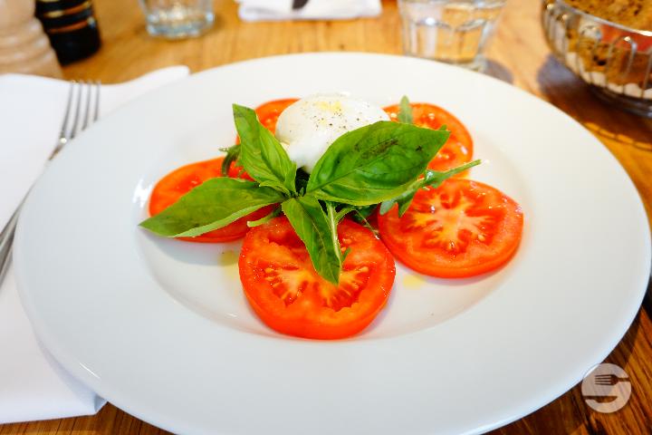 Insalata Caprese Burrata - Pizzeria Ristorante Molino