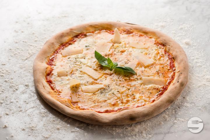 Pizza Quattro Fromaggio - Pizzeria Ristorante Molino