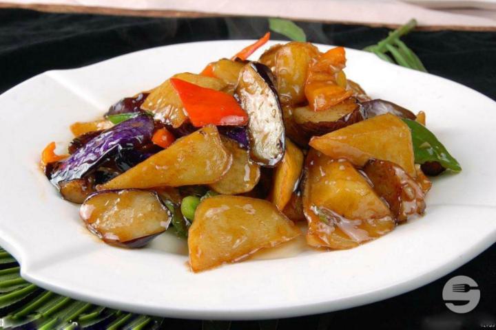 103. House-special fried eggplant with fried potatoes - Palais Bonheur