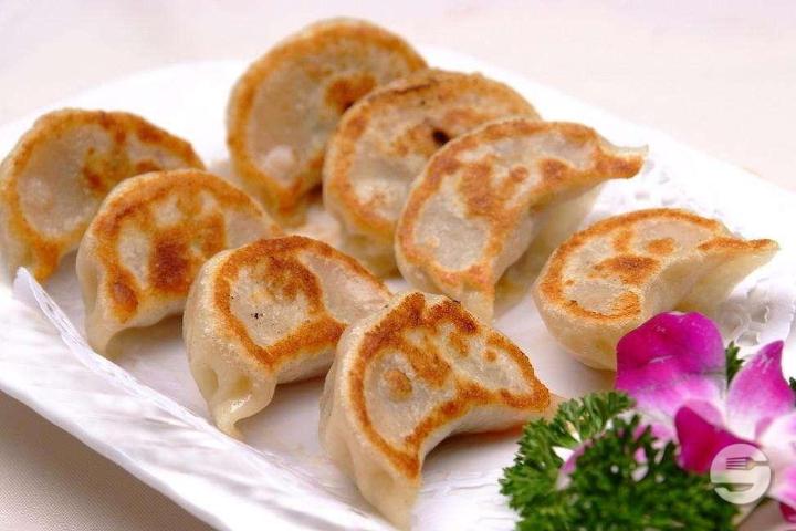 310. Fried dumplings (4 pces) - Palais Bonheur