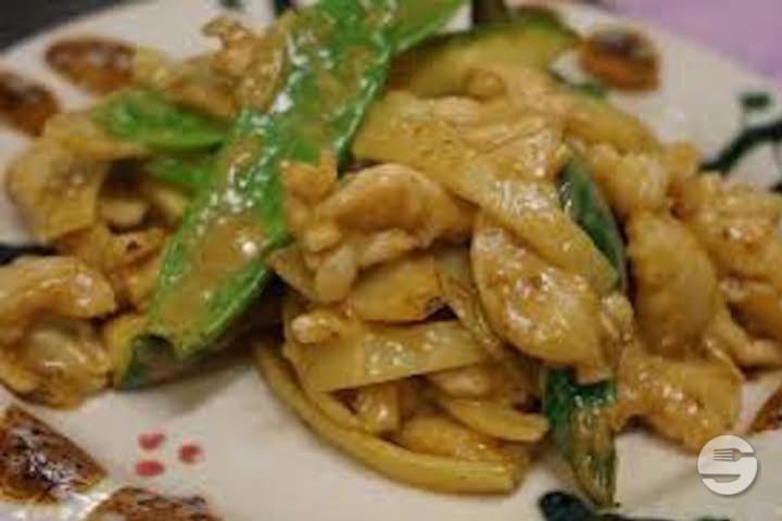 503. Sauteed chicken in satay sauce - Palais Bonheur