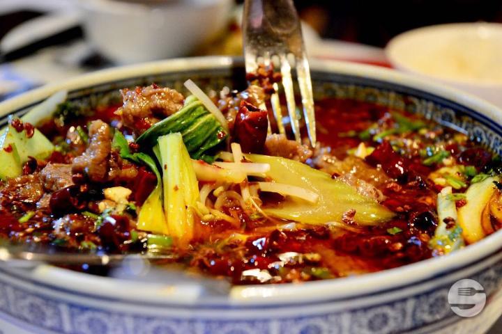 610. Sliced beef poached in hot chilli oil - Palais Bonheur