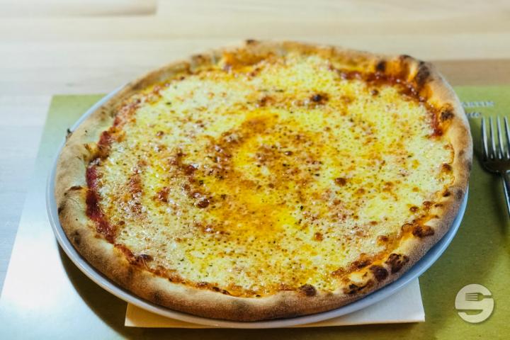 Pizza Margherita - Gasthof St-Martin