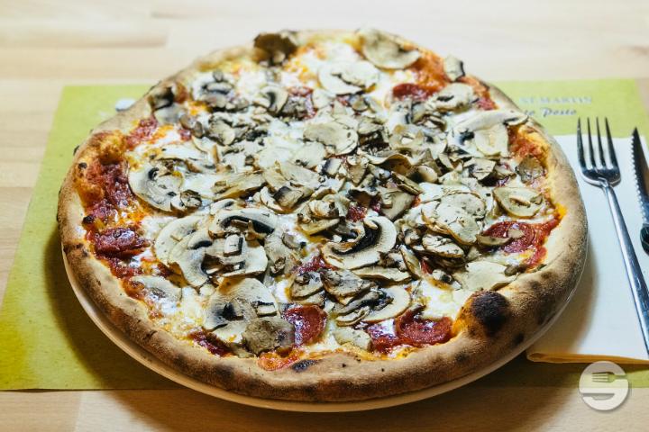 Pizza Calabrese - Gasthof St-Martin
