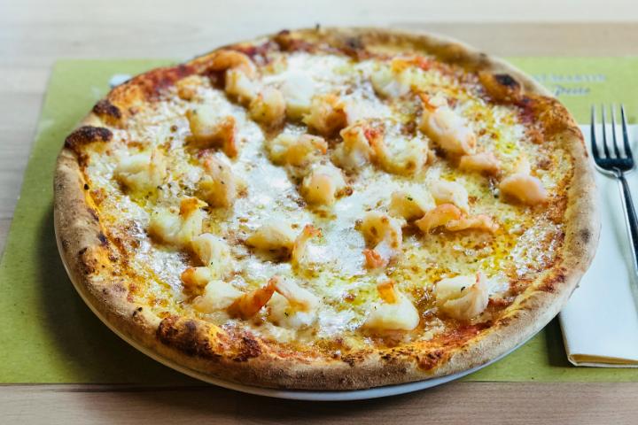 Pizza Gamberetti - Gasthof St-Martin