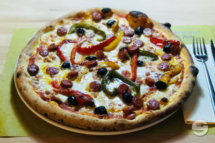 Pizza Tunisian - Gasthof St-Martin