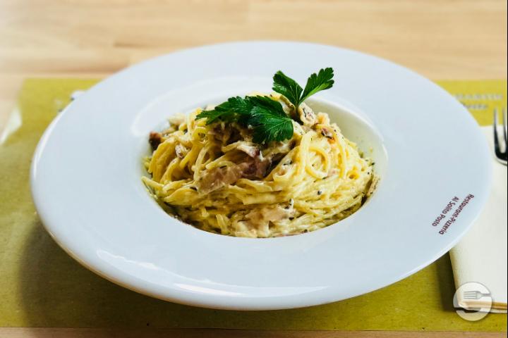Spaghetti alla carbonara - Gasthof St-Martin