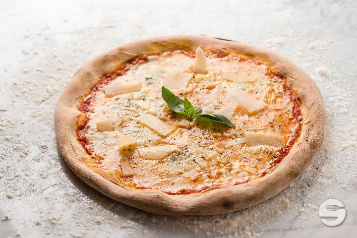 Pizza Quattro Fromaggio - Pizzeria Ristorante Molino (Glattzentrum)