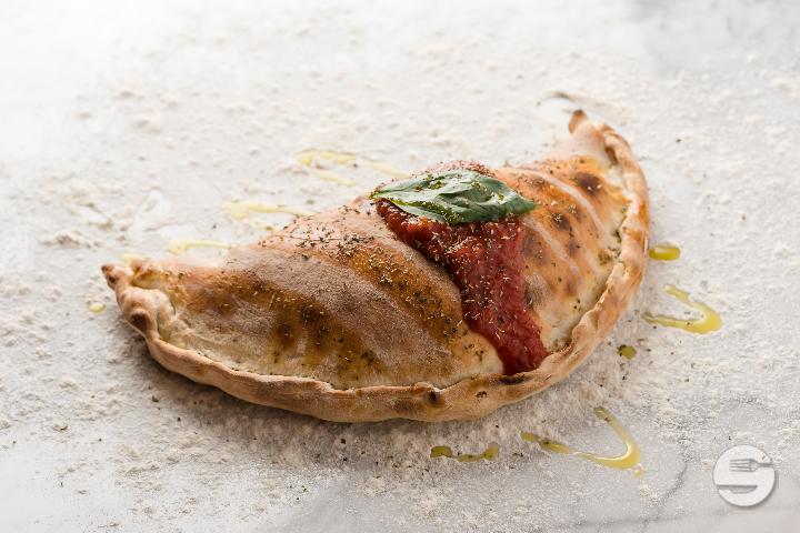 Pizza Calzone Ripieno - Pizzeria Ristorante Molino (Glattzentrum)
