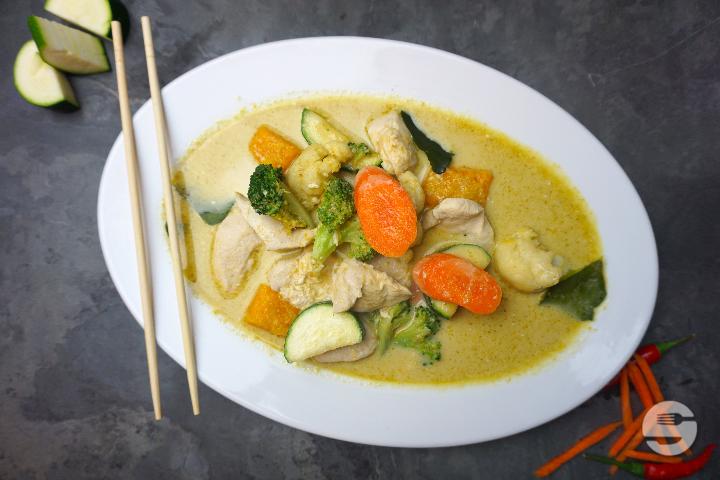 Grünes Curry mit Fleisch nach Wahl - Fo Ke Kio