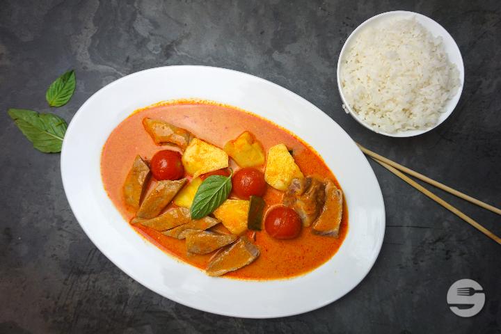 Rotes Curry mit Fleisch nach Wahl - Fo Ke Kio