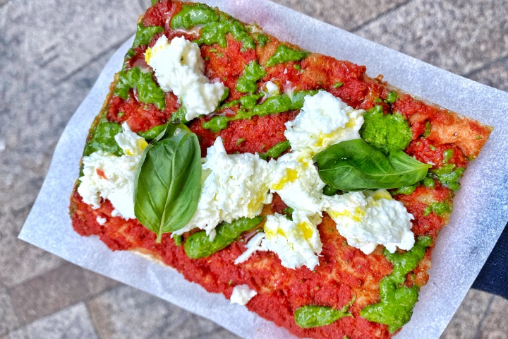 Pizza Bufala e Pesto - Nero's Pizza