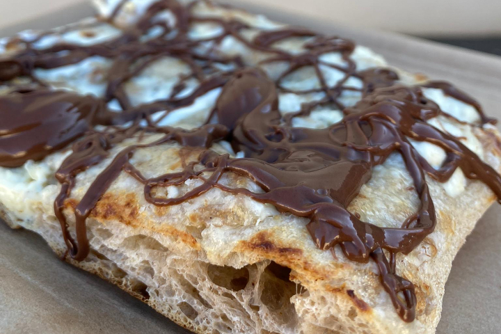 Nutella Pizza (8 slices) - Nero's Pizza (Centre-ville)