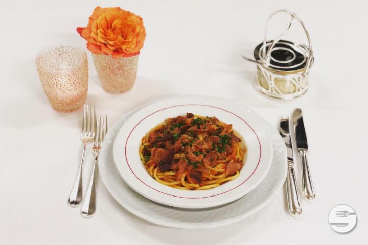 Bucatini All'Amatriciana - Restaurant Roberto