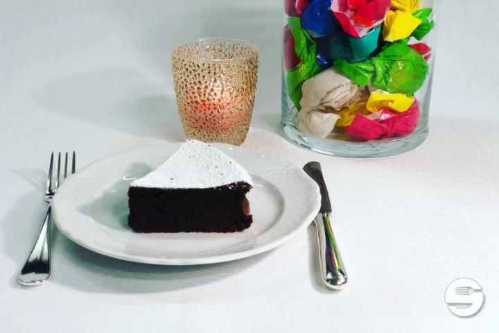 Gâteau moelleux au chocolat noir - Restaurant Roberto