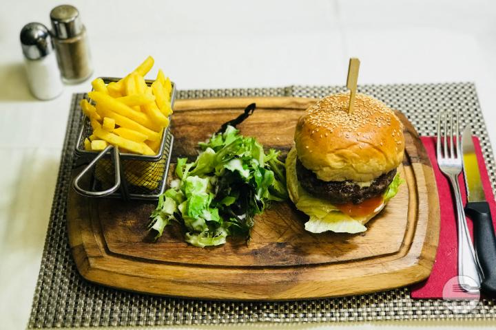 Beef Burger (140g) - Barrel Oak Irish Pub