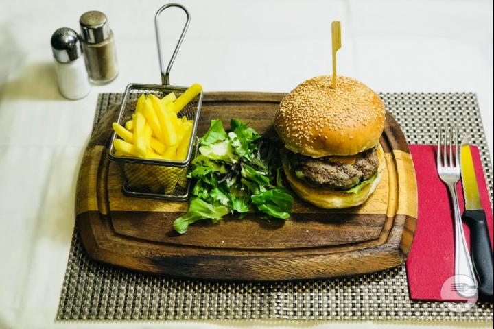 Lamb burger (160g) - Barrel Oak Irish Pub