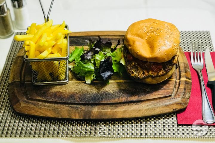 Spicy Chicken Burger (130g) - Barrel Oak Irish Pub