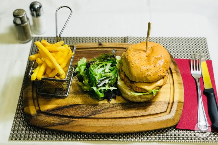 Chicken Chorizo Burger (150g) - Barrel Oak Irish Pub