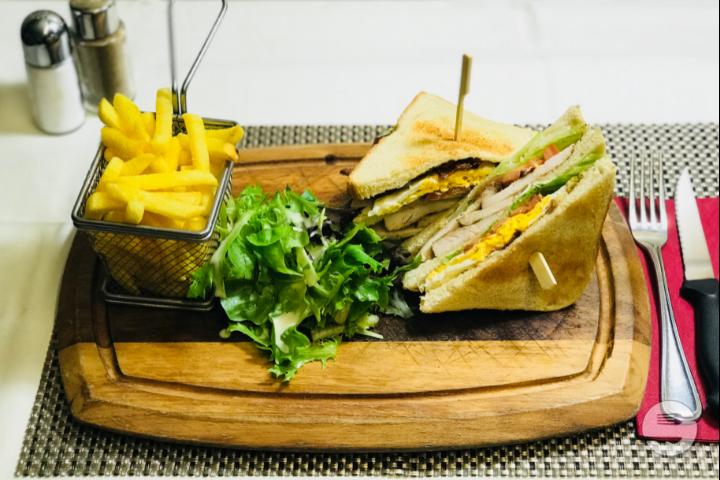 Classic Club sandwich - Barrel Oak Irish Pub