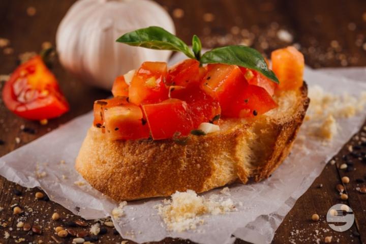 Bruschetta con Pomodorini / Roasted slices of bread with diced tomatoes - Amici