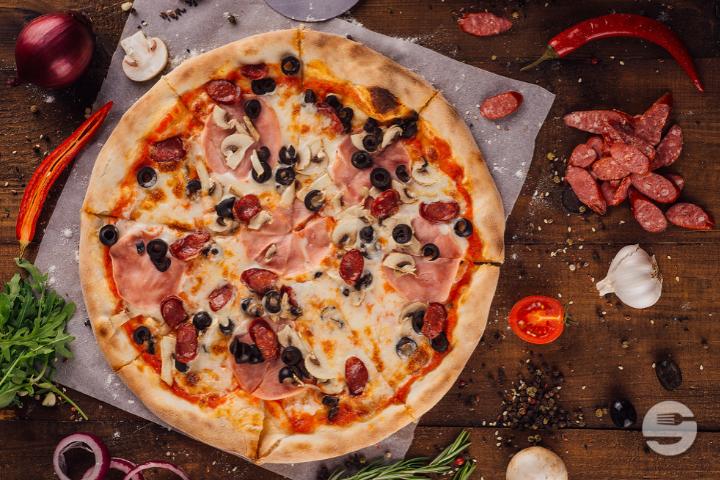 Pizza Capricciosa - Amici