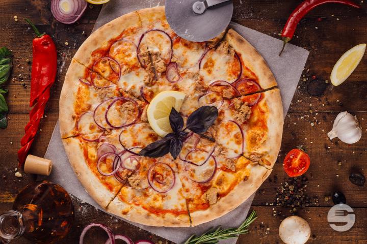 Pizza Al Tonno - Amici