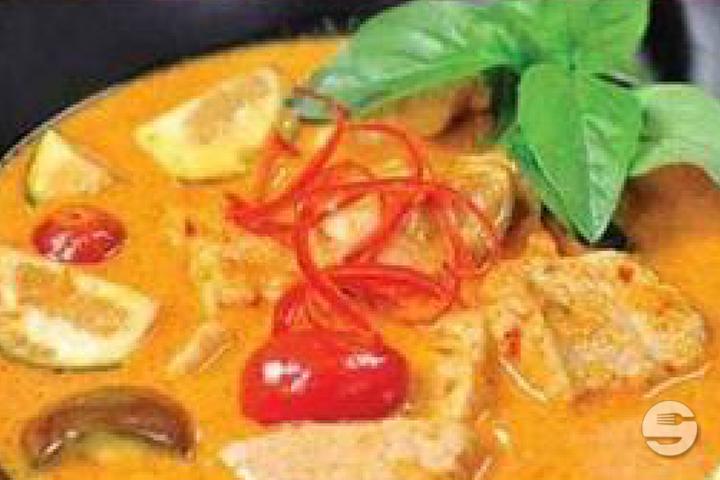 Rotes Curry mit Beilage nach Wahl - Tamnam Siam